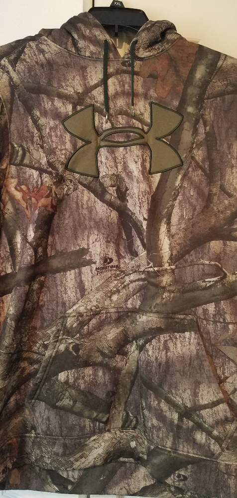 Men's Large Under Armour Mossy Oak hoodie